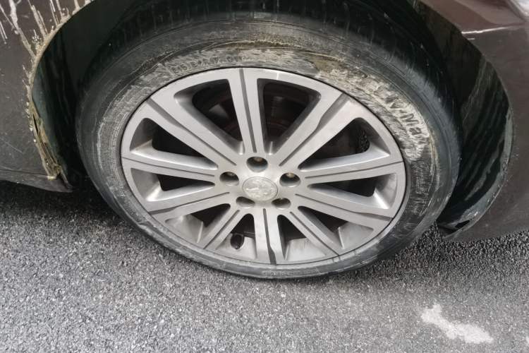 Used Peugeot 408 2014 1.8L Automatic Luxury Edition Right Front Wheel Hub