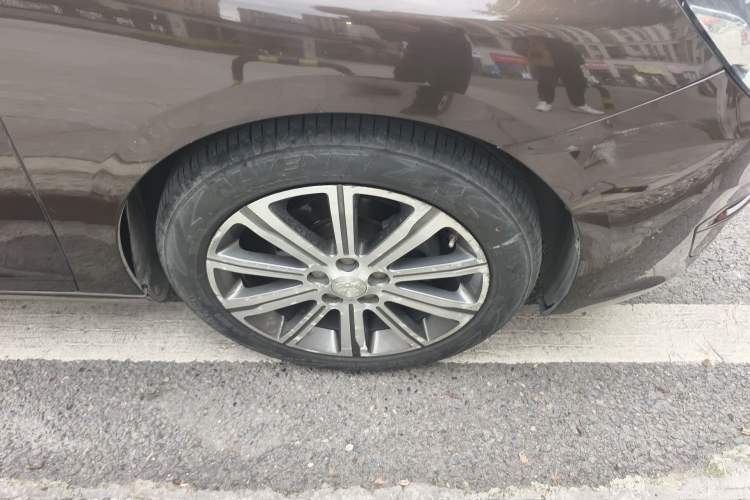 Used Peugeot 408 2014 1.8L Automatic Luxury Edition Right Front Wheel Hub