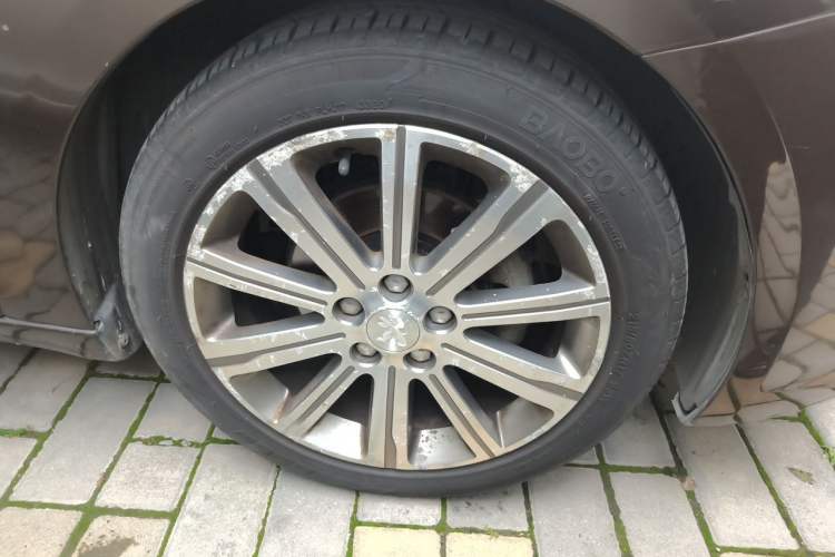 Used Peugeot 408 2014 1.8L Automatic Luxury Edition Right Front Wheel Hub