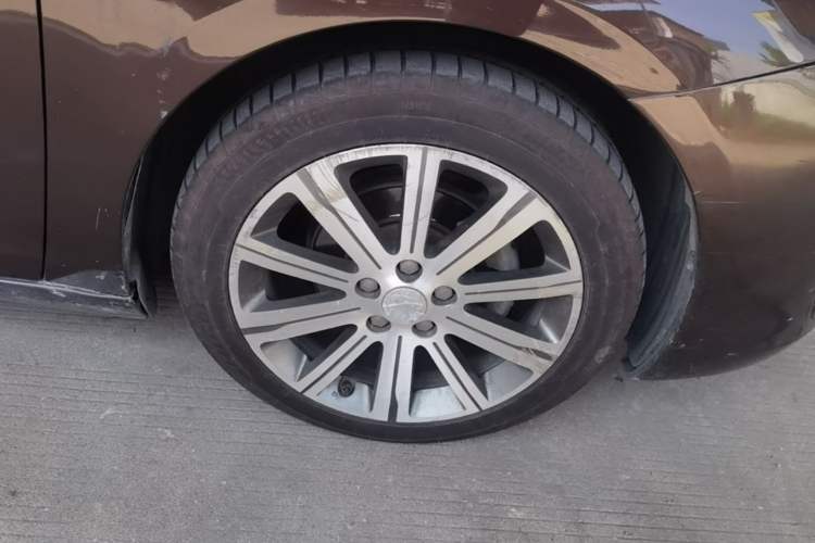 Used Peugeot 408 2014 1.8L Automatic Luxury Edition Right Front Wheel Hub