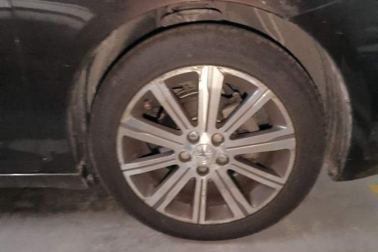 Used Peugeot 408 2014 1.8L Automatic Luxury Edition Right Front Wheel Hub