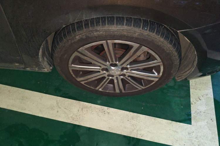 Used Peugeot 408 2014 1.8L Automatic Luxury Edition Right Front Wheel Hub