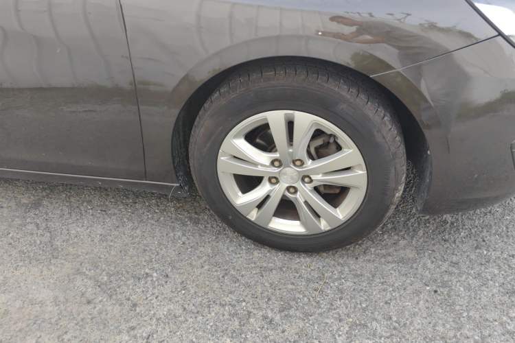 Used Peugeot 408 2014 1.8L Manual Leading Edition Right Front Wheel Hub