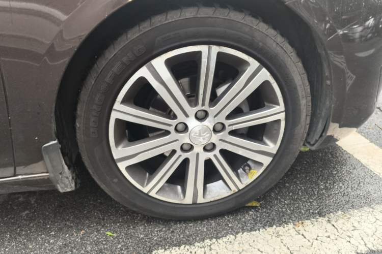 Used Peugeot 408 2014 1.8L Automatic Luxury Edition Right Front Wheel Hub
