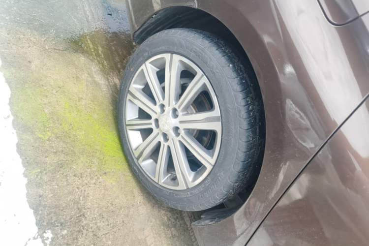 Used Peugeot 408 2014 1.8L Automatic Luxury Edition Right Rear Wheel Hub