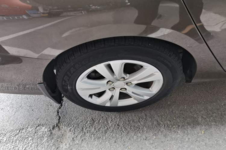 Used Peugeot 408 2014 1.8L Manual Leading Edition Right Rear Wheel Hub