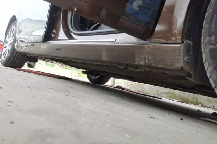 Used Peugeot 408 2014 1.8L Automatic Luxury Edition Right Side Sill