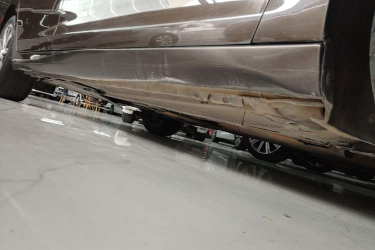 Used Peugeot 408 2014 1.8L Automatic Luxury Edition Right Side Sill