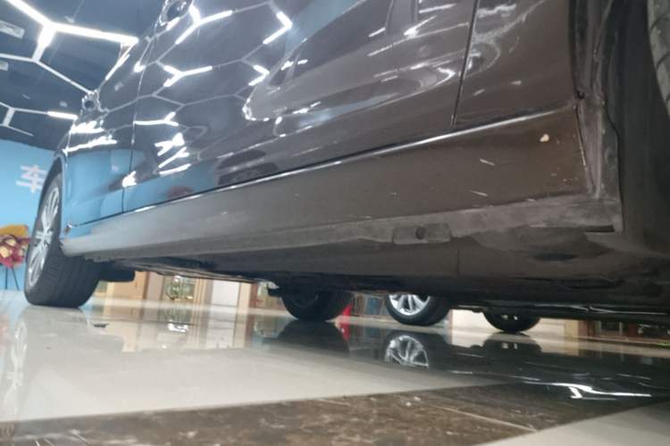 Used Peugeot 408 2014 1.6T Automatic Supreme Edition Right Side Sill