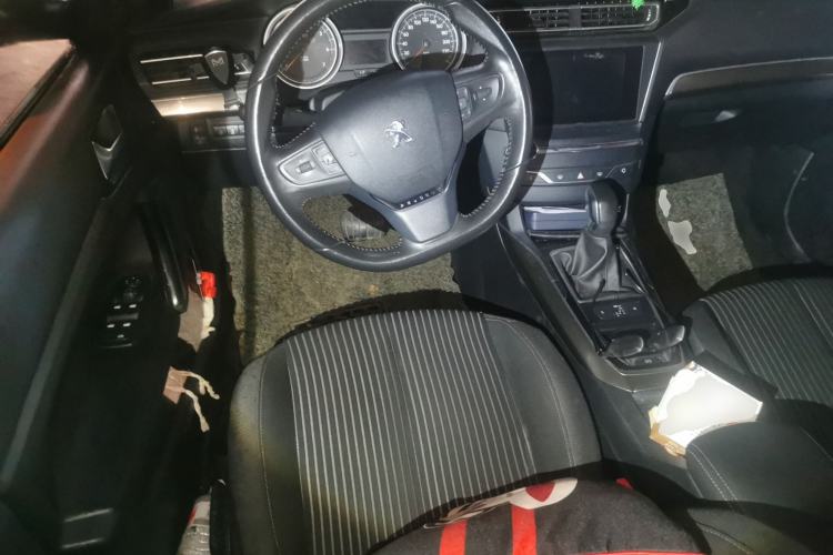 Used Peugeot 408 2014 1.8L Automatic Luxury Edition Steering Wheel