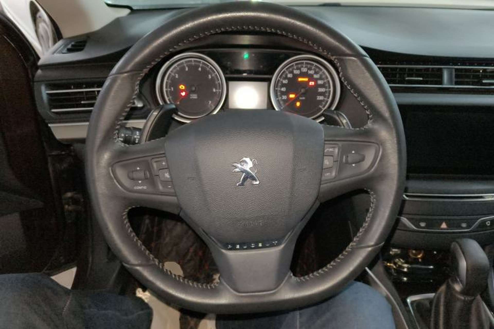 Used Peugeot 408 2014 1.6T Automatic Supreme Edition Steering Wheel