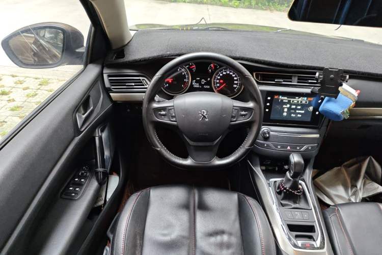 Used Peugeot 408 2014 1.8L Automatic Luxury Edition Steering Wheel