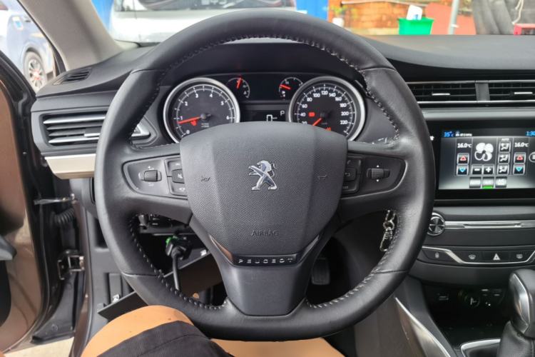 Used Peugeot 408 2014 1.8L Automatic Luxury Edition Steering Wheel