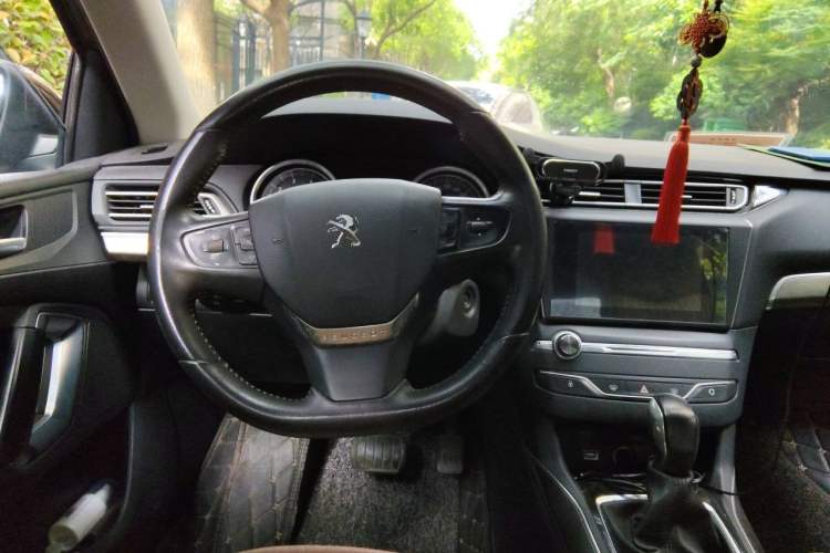 Used Peugeot 408 2014 1.8L Automatic Luxury Edition Steering Wheel