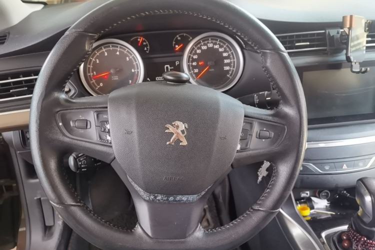 Used Peugeot 408 2014 1.8L Automatic Luxury Edition Steering Wheel