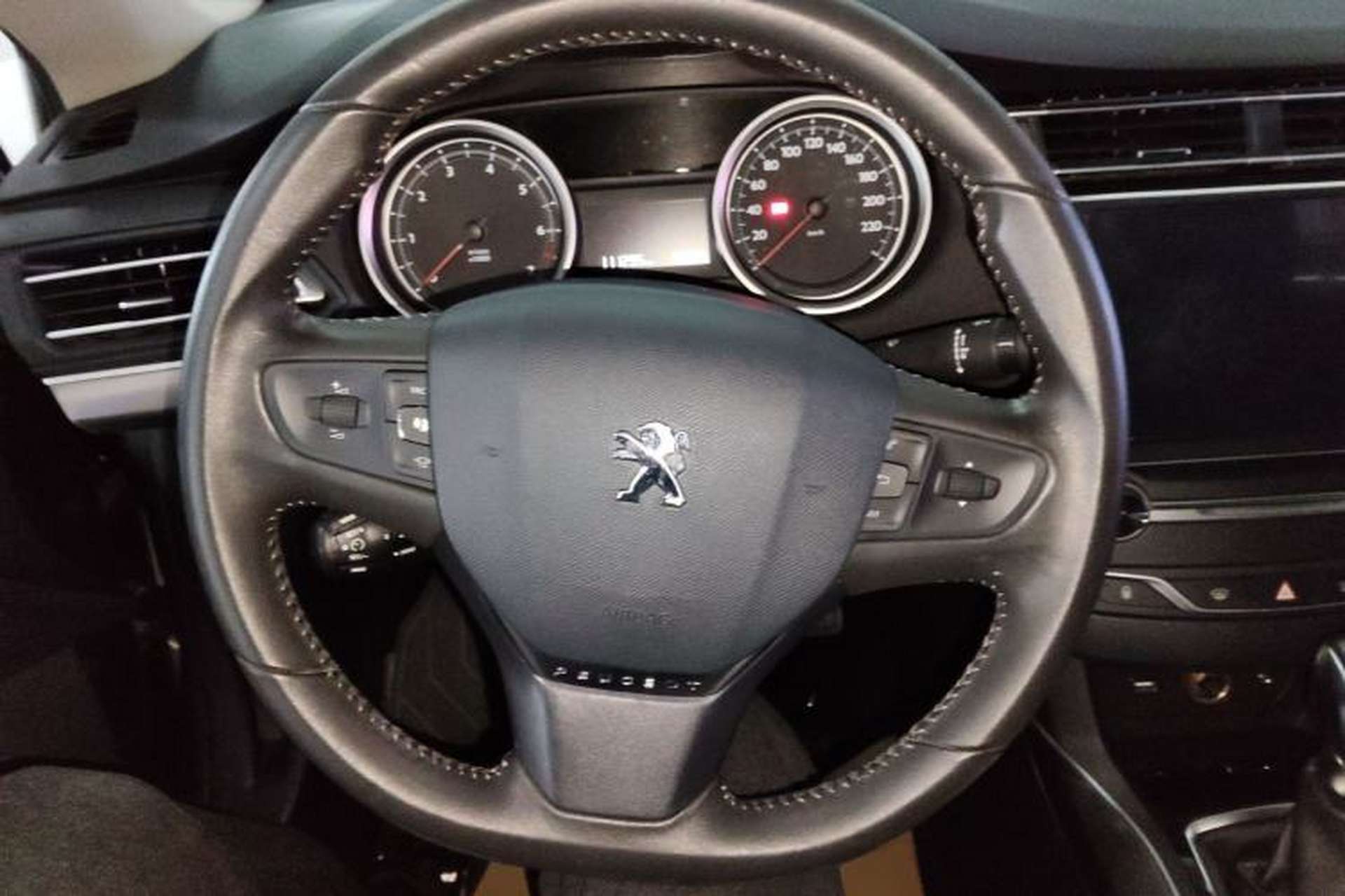 Used Peugeot 408 2014 1.8L Automatic Luxury Edition Steering Wheel
