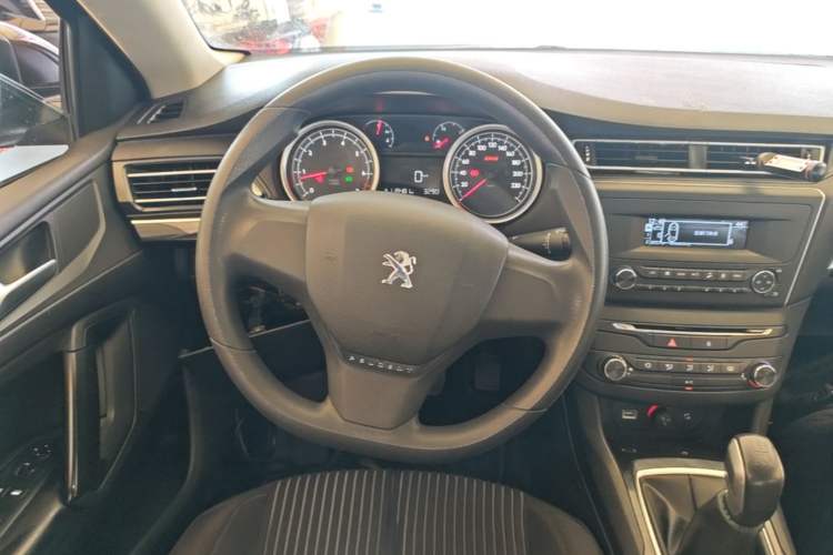 Used Peugeot 408 2014 1.8L Manual Leading Edition Steering Wheel