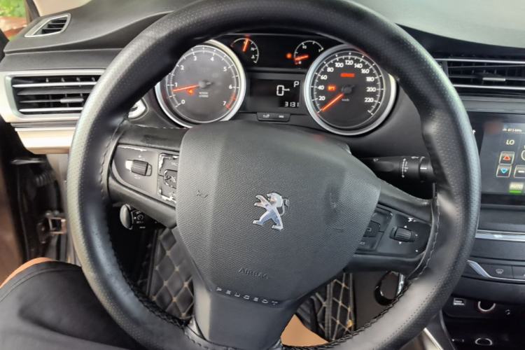 Used Peugeot 408 2014 1.8L Automatic Luxury Edition Steering Wheel