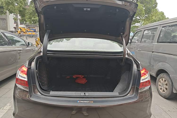 Used Peugeot 408 2014 1.8L Automatic Luxury Edition Trunk