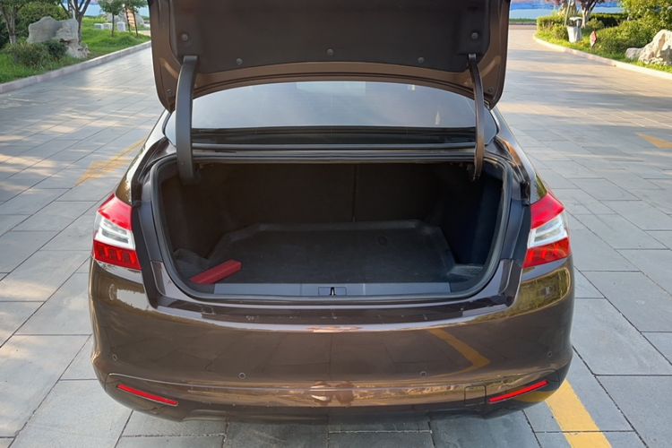 Used Peugeot 408 2014 1.8L Automatic Luxury Edition Trunk