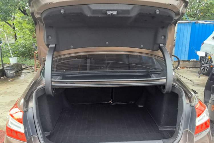 Used Peugeot 408 2014 1.8L Automatic Luxury Edition Trunk