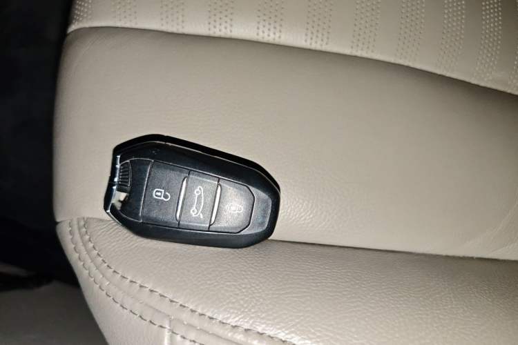 Used Peugeot 408 2014 1.6T Automatic Supreme Edition Vehicle Key