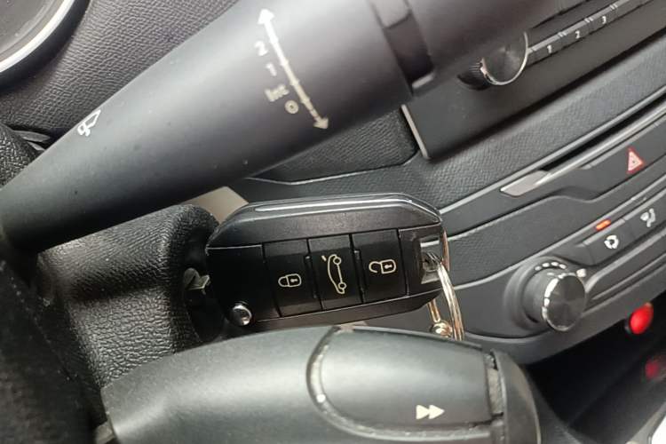 Used Peugeot 408 2014 1.8L Automatic Leading Edition Vehicle Key