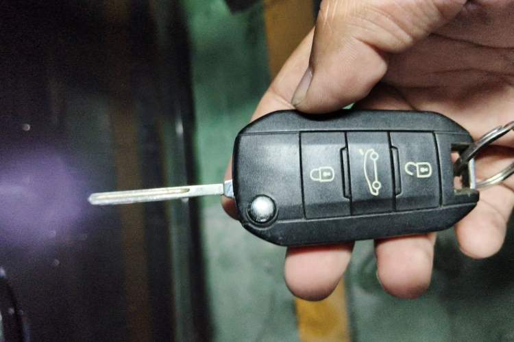 Used Peugeot 408 2014 1.8L Automatic Luxury Edition Vehicle Key