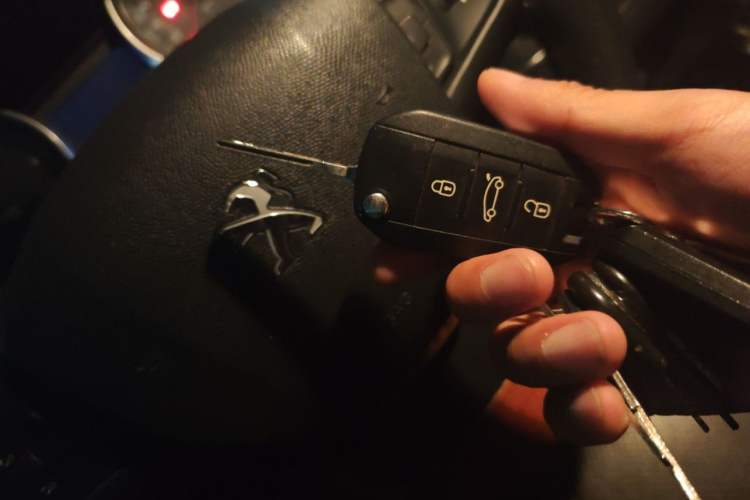 Used Peugeot 408 2014 1.8L Automatic Luxury Edition Vehicle Key