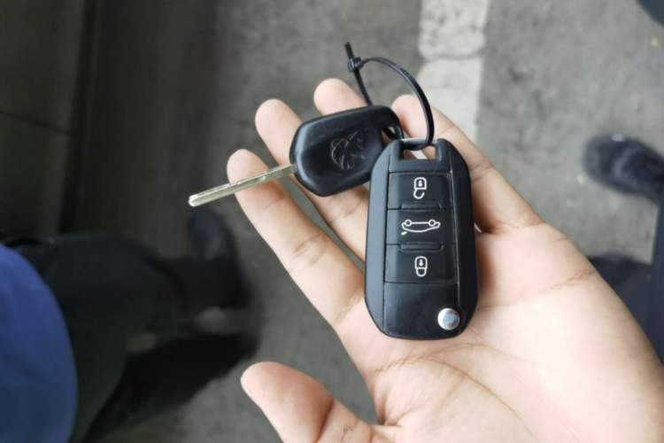 Used Peugeot 408 2014 1.8L Manual Leading Edition Vehicle Key