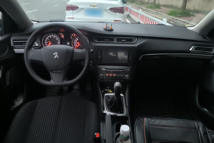 Used Peugeot 408 2014 1.8L Manual Leading Edition Center Console