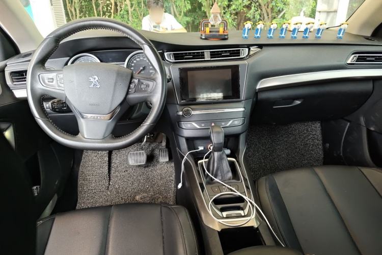 Used Peugeot 408 2014 1.8L Automatic Luxury Edition Center Console