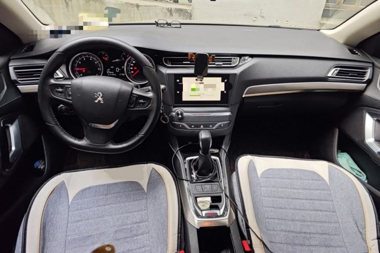 Used Peugeot 408 2014 1.8L Automatic Luxury Edition Center Console