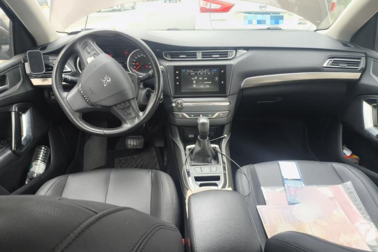 Used Peugeot 408 2014 1.8L Automatic Luxury Edition Center Console
