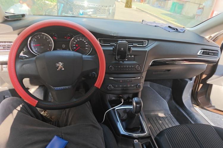 Used Peugeot 408 2014 1.8L Manual Leading Edition Center Console