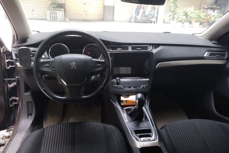 Used Peugeot 408 2014 1.8L Automatic Luxury Edition Center Console