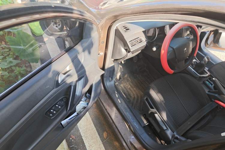 Used Peugeot 408 2014 1.8L Manual Leading Edition Driver Seat