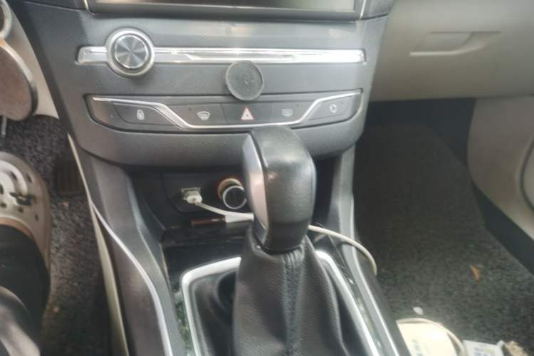 Used Peugeot 408 2014 1.8L Automatic Luxury Edition Gear Lever