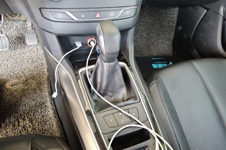 Used Peugeot 408 2014 1.8L Automatic Luxury Edition Gear Lever