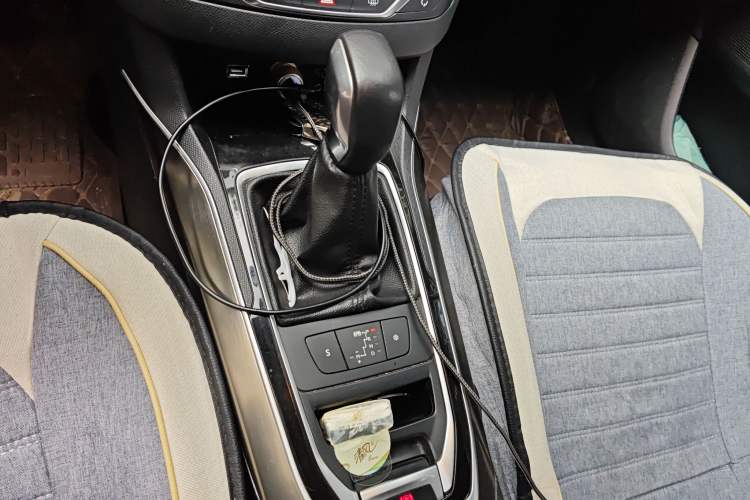 Used Peugeot 408 2014 1.8L Automatic Luxury Edition Gear Lever