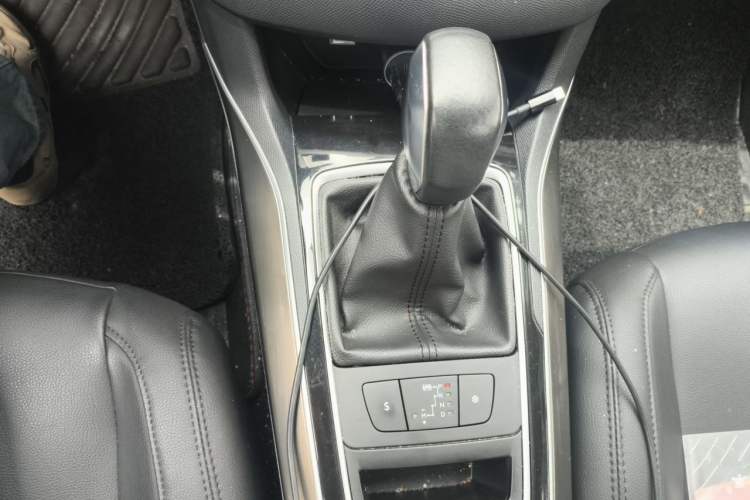 Used Peugeot 408 2014 1.8L Automatic Luxury Edition Gear Lever