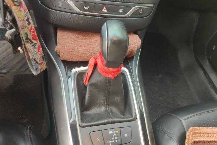 Used Peugeot 408 2014 1.8L Automatic Luxury Edition Gear Lever