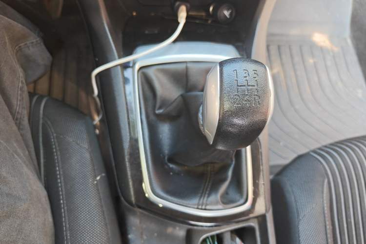Used Peugeot 408 2014 1.8L Manual Leading Edition Gear Lever