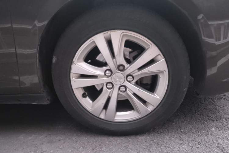 Used Peugeot 408 2014 1.8L Manual Leading Edition Right Front Wheel Hub