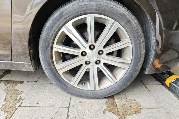 Used Peugeot 408 2014 1.8L Automatic Luxury Edition Right Front Wheel Hub