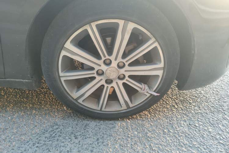 Used Peugeot 408 2014 1.8L Automatic Luxury Edition Right Front Wheel Hub