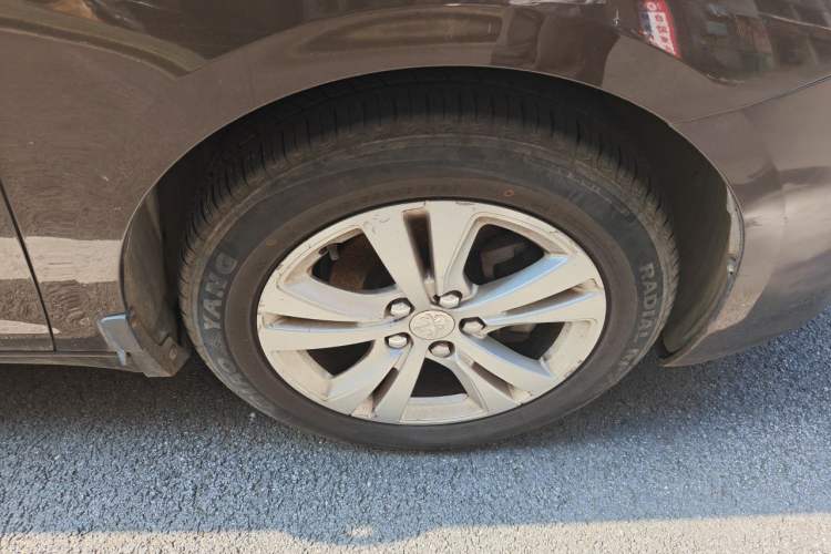 Used Peugeot 408 2014 1.8L Manual Leading Edition Right Front Wheel Hub