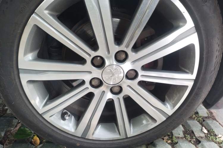 Used Peugeot 408 2014 1.8L Automatic Luxury Edition Right Front Wheel Hub