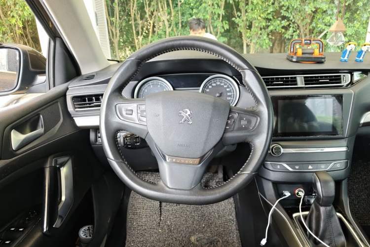 Used Peugeot 408 2014 1.8L Automatic Luxury Edition Steering Wheel
