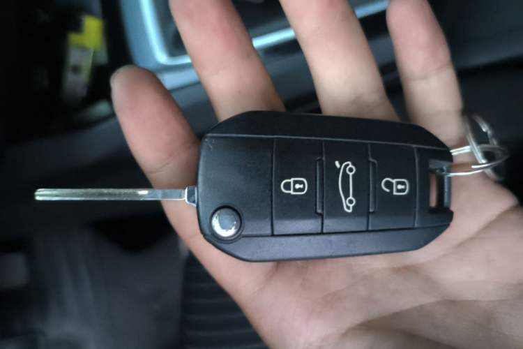 Used Peugeot 408 2014 1.8L Manual Leading Edition Vehicle Key